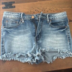 Teen girls size 7 Frayed Denim Shorts